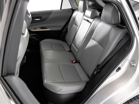 Used 2022 Toyota Venza XLE image 39