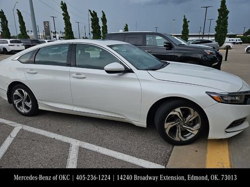 Used 2018 Honda Accord EX image 2