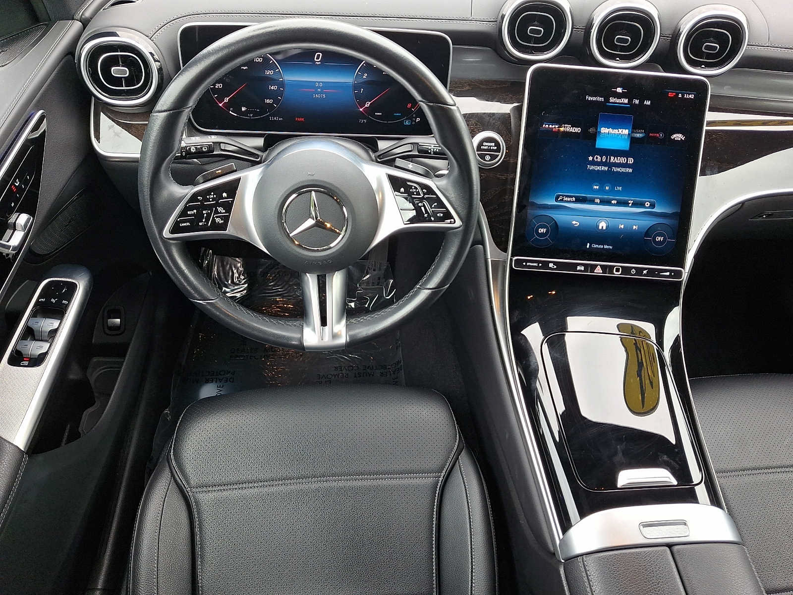 Used 2024 Mercedes-Benz GLC 300 4MATIC image 11