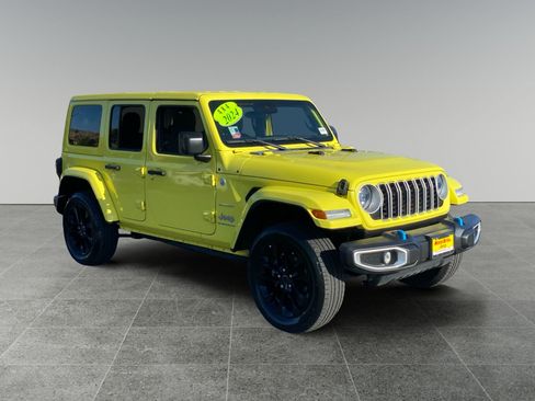 Used 2024 Jeep Wrangler Unlimited Sahara AWD/4WD image 7