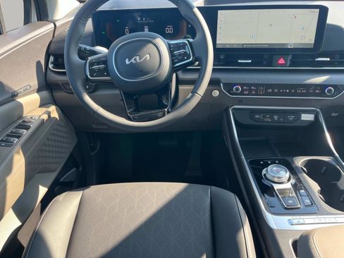 New 2026 Kia Carnival EX FWD image 9