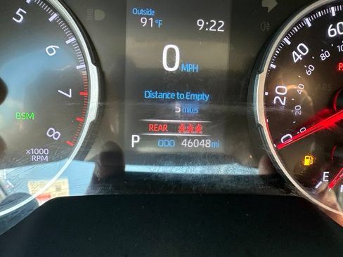 Used 2021 Toyota RAV4 LE AWD/4WD image 14