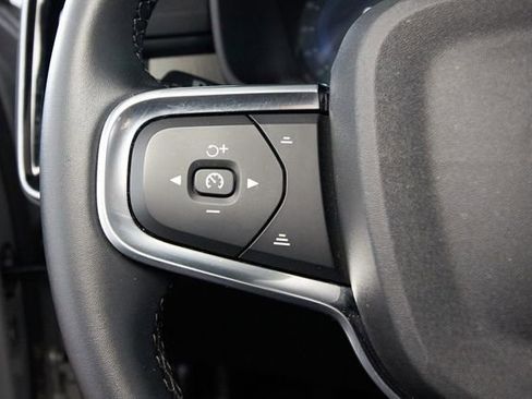 Certified 2025 Volvo XC40 B5 Core AWD/4WD image 11