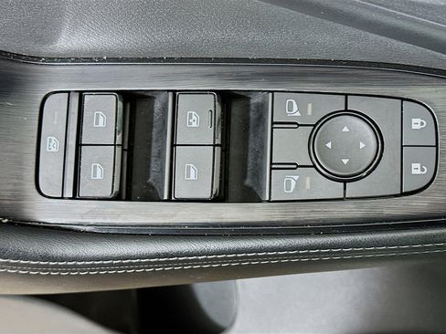 Used 2025 Nissan Rogue SV image 15