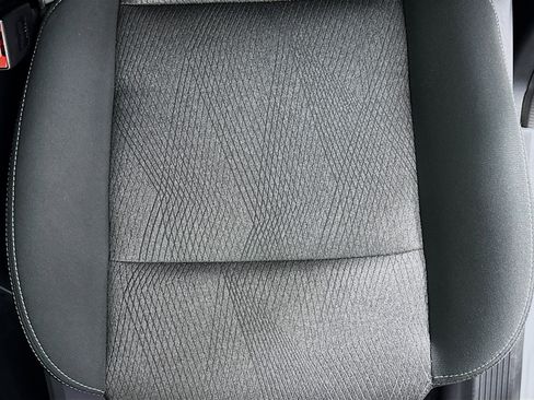 Used 2025 Nissan Rogue SV AWD/4WD image 18