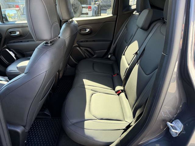 Used 2022 Jeep Renegade Limited w/ Sun, Sound & Wheels Group AWD/4WD image 15