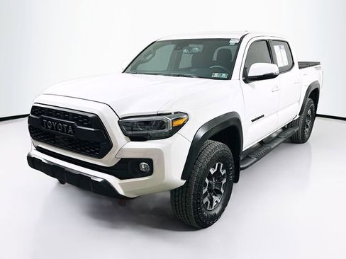 Used 2023 Toyota Tacoma TRD Off-Road image 3