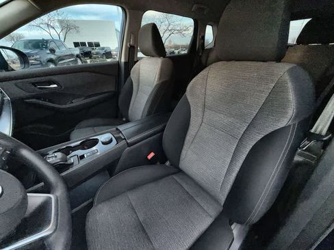 Used 2023 Nissan Rogue SV image 11