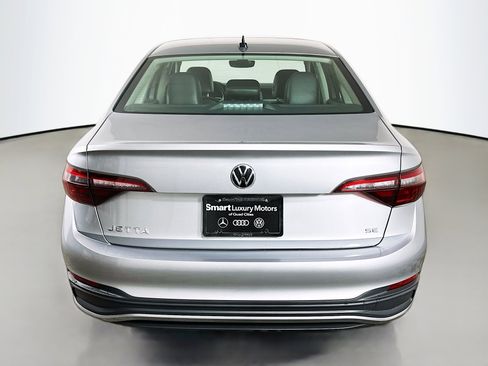 Used 2022 Volkswagen Jetta SE image 6