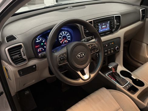 Used 2019 Kia Sportage LX FWD image 4