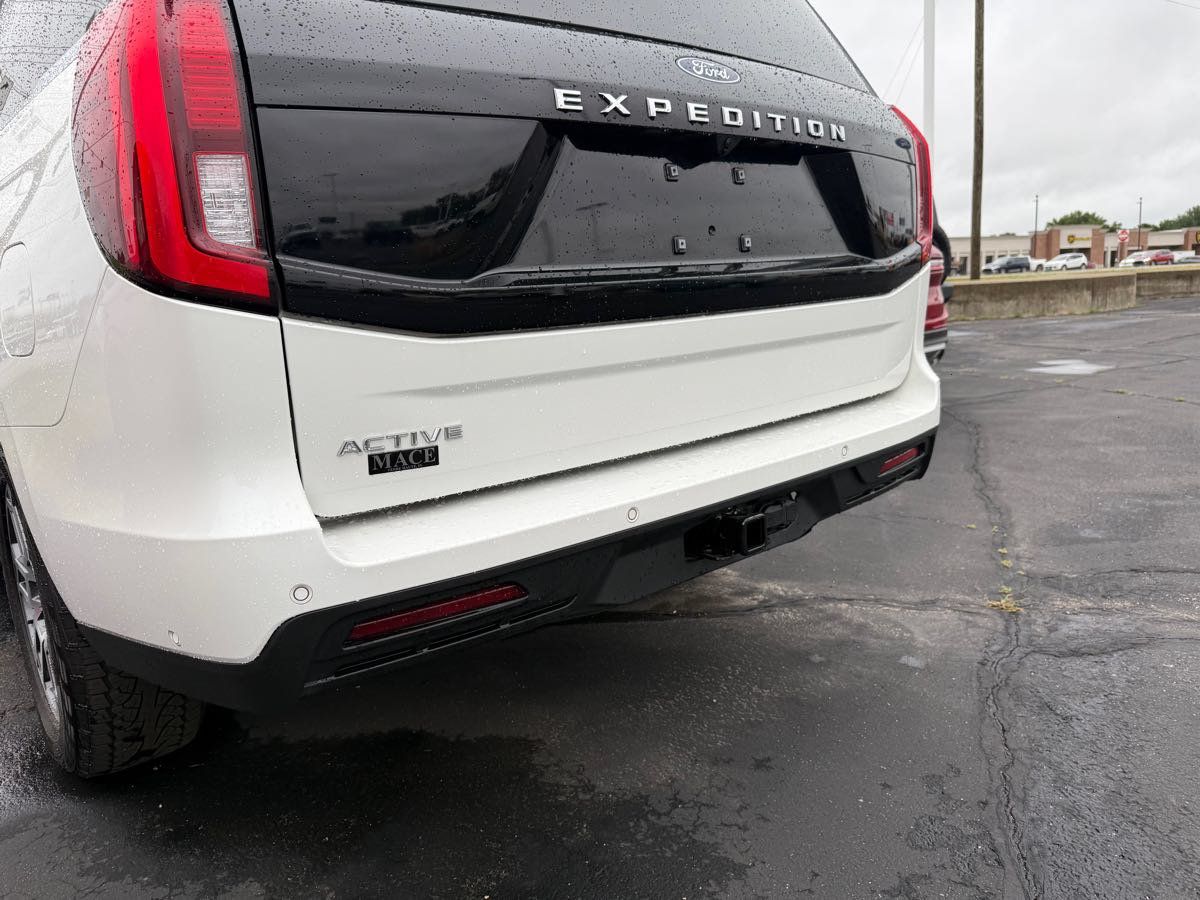 Used 2025 Ford Expedition Active AWD/4WD image 7