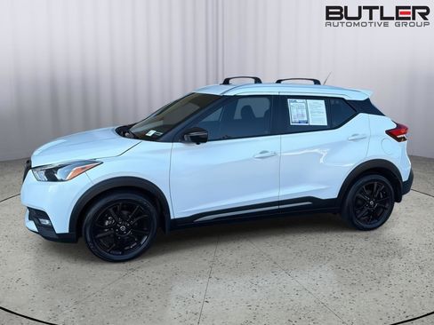 Used 2020 Nissan Kicks SR w/ SR Premium Package FWD image 3