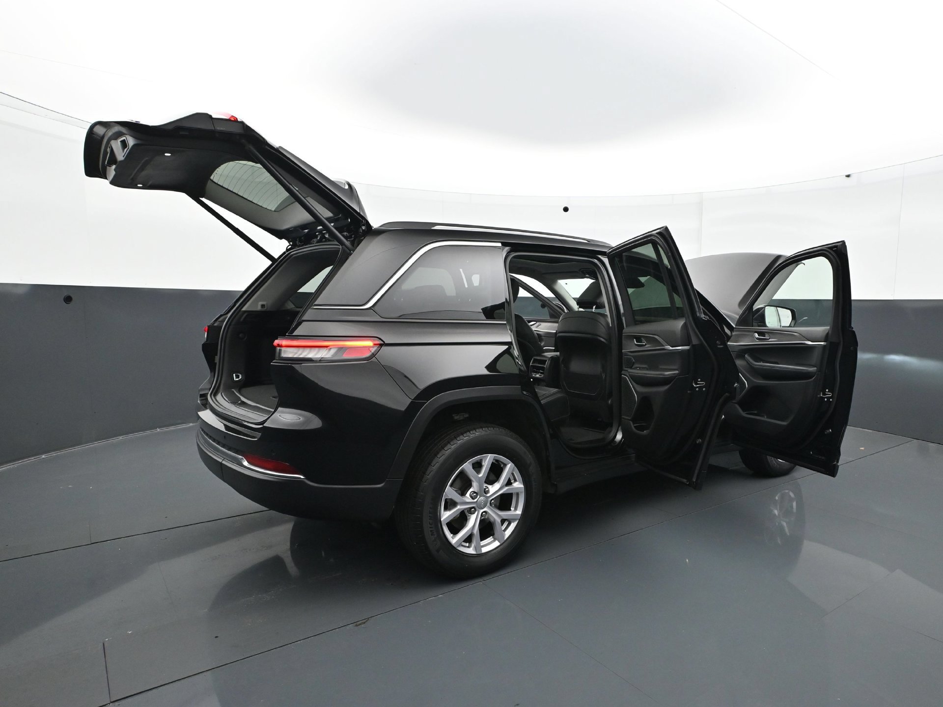 Used 2022 Jeep Grand Cherokee Limited AWD/4WD image 36
