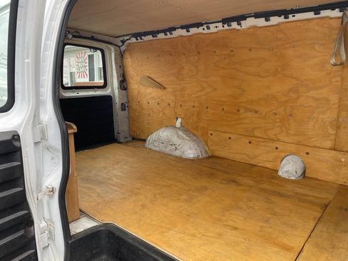 Used 2015 GMC Savana 2500 RWD image 16