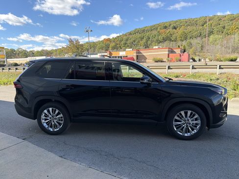 New 2026 Toyota Grand Highlander Platinum AWD/4WD image 6