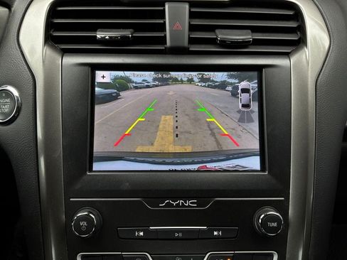 Used 2019 Ford Fusion SE FWD image 33