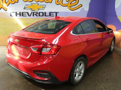 Used 2018 Chevrolet Cruze LT w/ LT Convenience Package FWD image 4