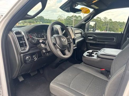 Used 2025 RAM 2500 4x4 Crew Cab image 10