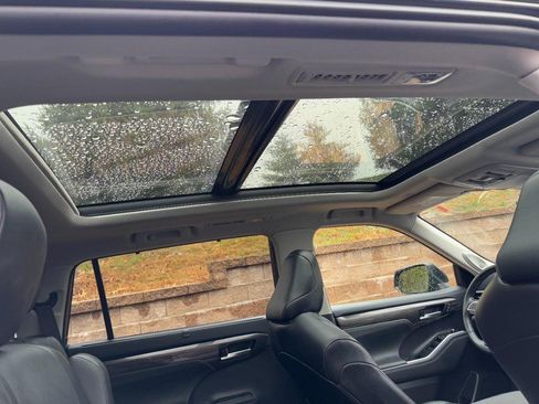 Used 2023 Toyota Highlander AWD image 11