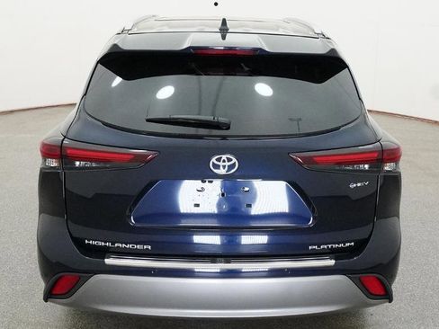 New 2026 Toyota Highlander Platinum image 10