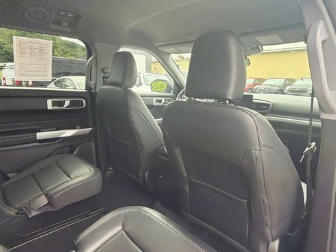 Used 2023 Ford Explorer XLT w/ Equipment Group 202A AWD/4WD image 36