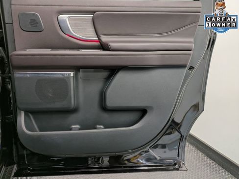 Certified 2025 Ford Expedition Max Platinum w/ Platinum Ultimate Package AWD/4WD image 28