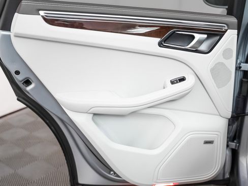 Certified 2021 Porsche Macan S image 26