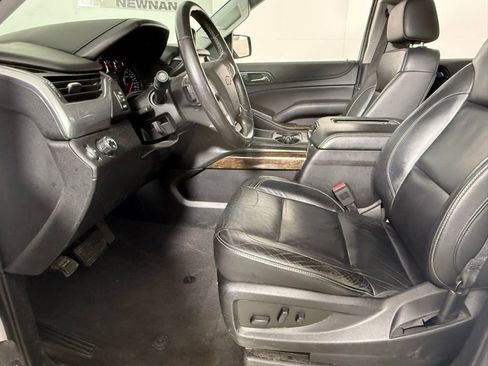 Used 2019 Chevrolet Suburban LT RWD image 5