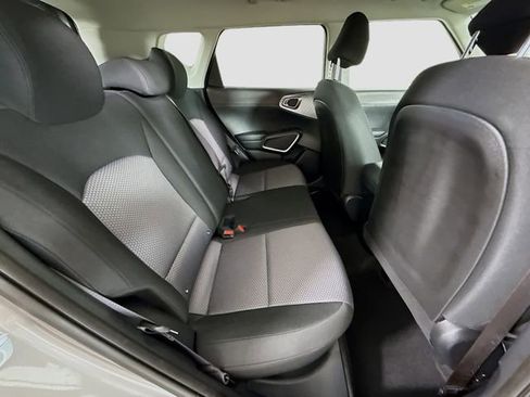 Used 2025 Kia Soul LX w/ LX Technology Package FWD image 24
