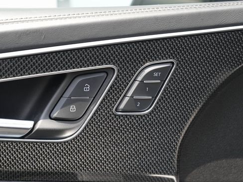 Used 2022 Audi SQ8 Prestige w/ Prestige Package image 28