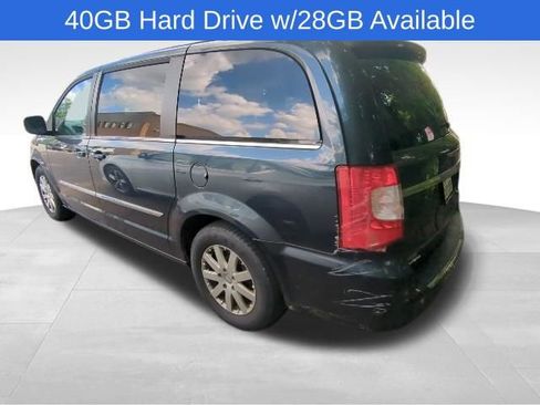 Used 2014 Chrysler Town & Country Touring FWD image 4