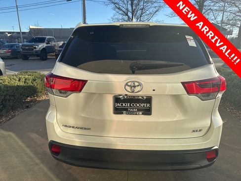 Used 2019 Toyota Highlander XLE image 17