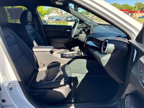 Used 2025 Chevrolet Trax RS w/ Driver Confidence Package FWD image 9