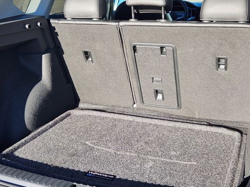 Certified 2025 Volkswagen Taos SE image 22