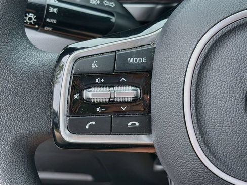 Used 2023 Kia Sorento LX FWD image 16