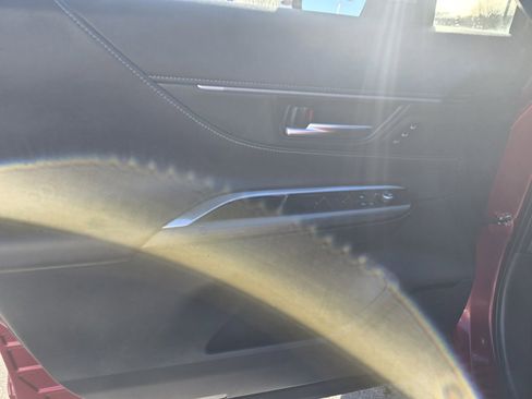 Certified 2023 Toyota Venza XLE image 16