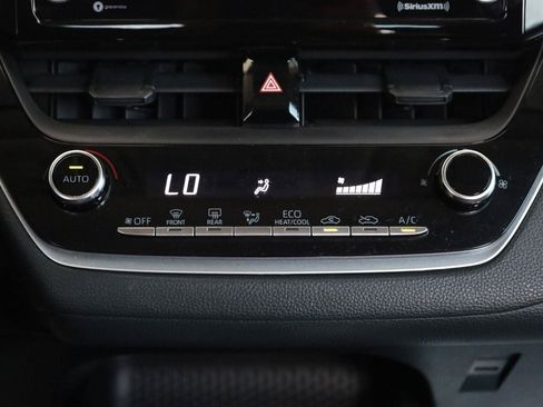 Used 2022 Toyota Corolla LE FWD image 38