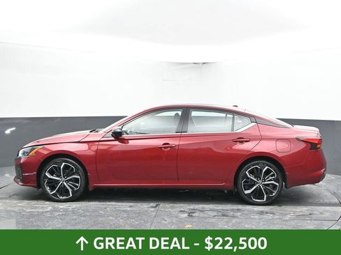 Used 2024 Nissan Altima 2.5 SR w/ SR Premium Package image 9