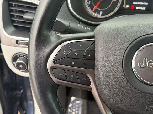 Used 2021 Jeep Cherokee Latitude Plus image 17