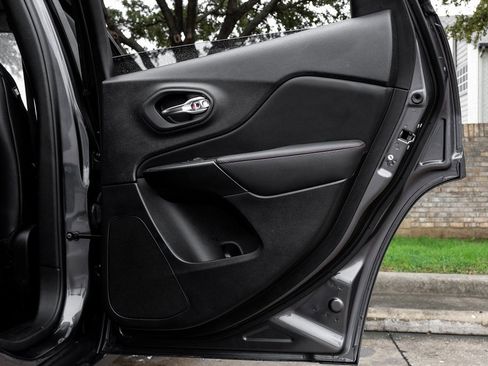 Used 2022 Jeep Cherokee Trailhawk image 59