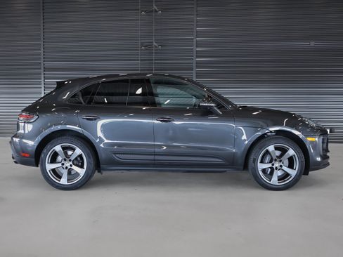Certified 2025 Porsche Macan AWD/4WD image 10