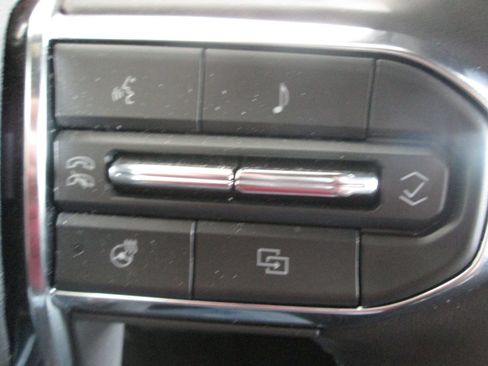 New 2025 GMC Acadia Elevation image 18