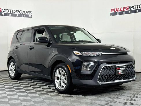Used 2022 Kia Soul S FWD image 1