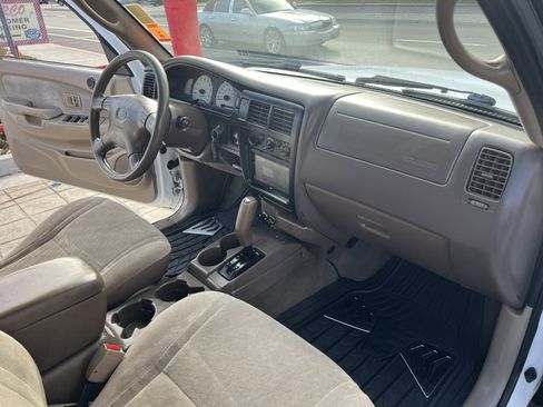 Used 2002 Toyota Tacoma PreRunner image 39