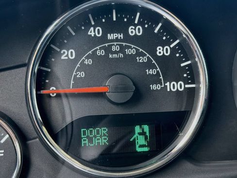Used 2016 Jeep Wrangler Sport w/ Connectivity Group AWD/4WD image 37