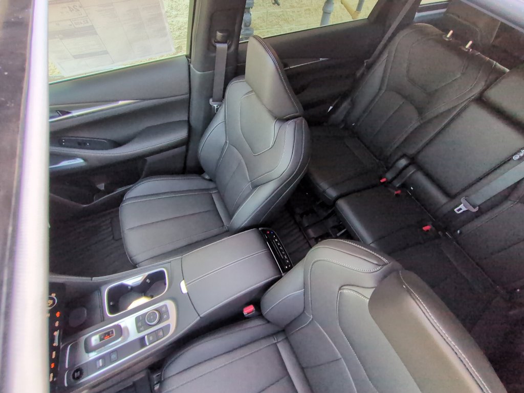 Certified 2027 INFINITI QX60 Luxe w/ Cargo Package FWD image 11