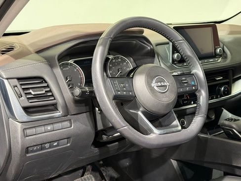 Used 2023 Nissan Rogue SV w/ SV Premium B Package image 12