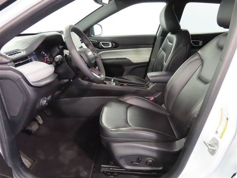 Used 2025 Jeep Compass Limited AWD/4WD image 17