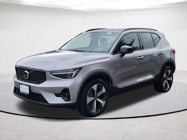 Certified 2026 Volvo XC40 B5 Plus AWD/4WD image 1