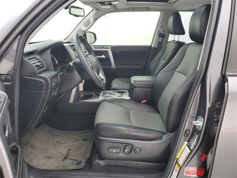 Used 2017 Toyota 4Runner SR5 Premium image 17